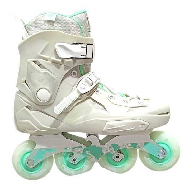 Patínes profesionales freestyle Flying Eagle modelo X3 color perla/menta ruedas roqueables